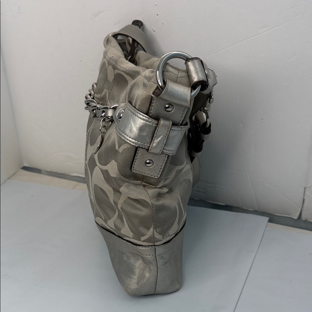 Stylish Gray Shoulder Bag - Picture 3 of 9